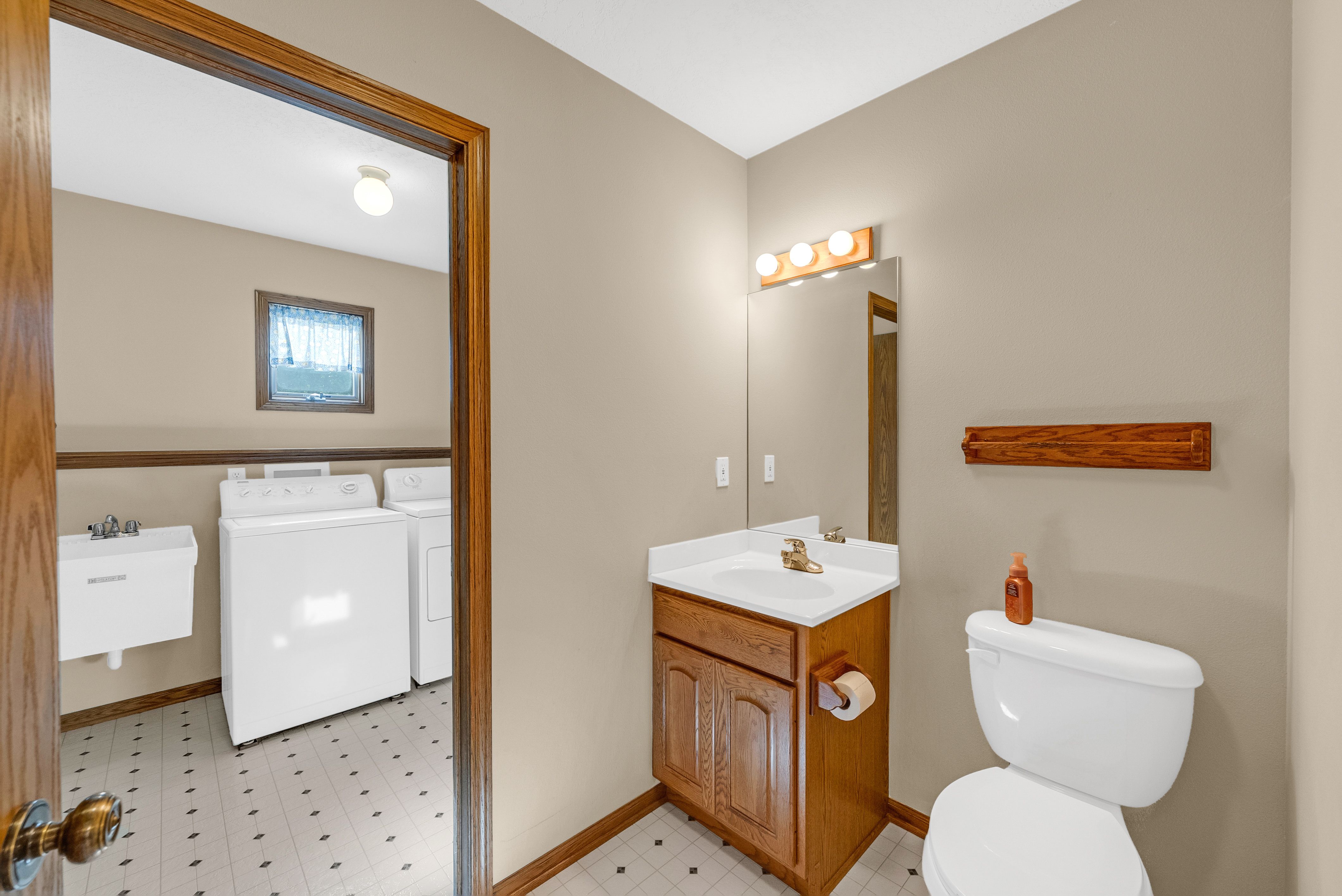 Listing Photo: 15329 Kennedy St, Indianola, IA 50125-11